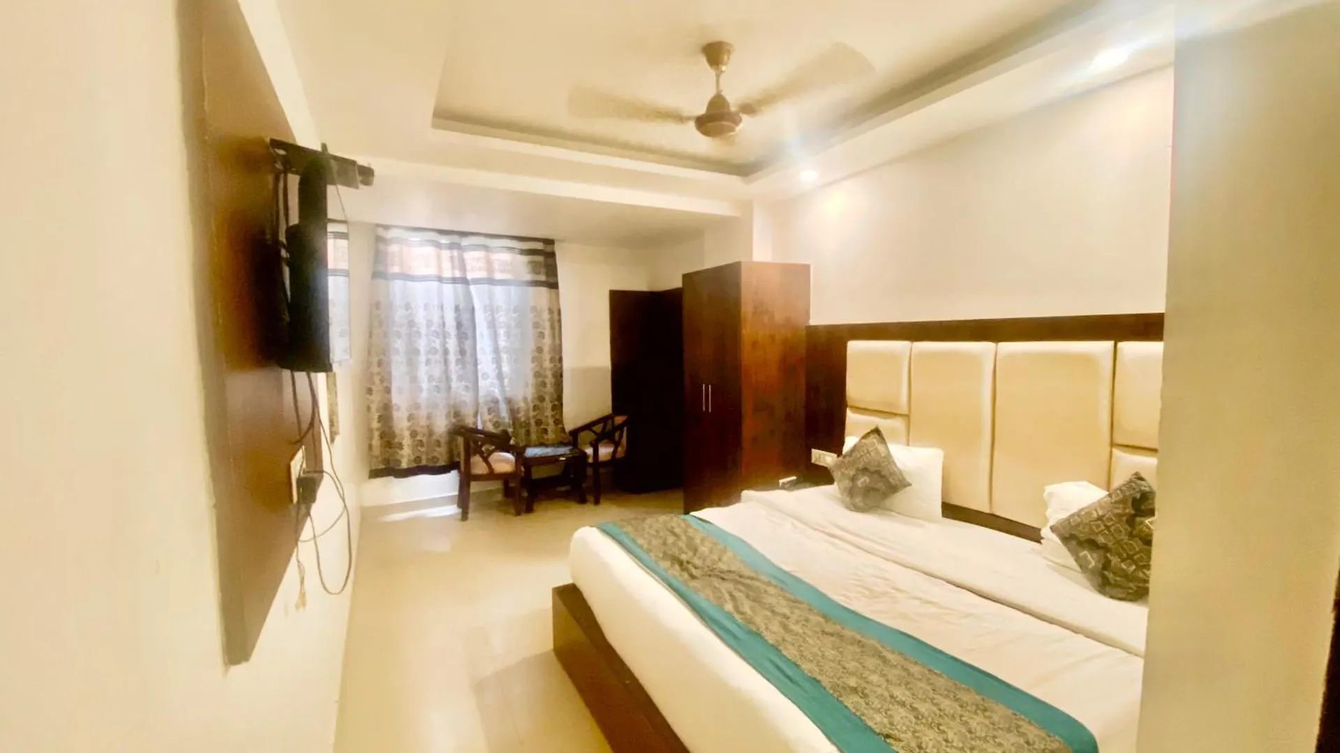 Hotel Ivy Plaza New Delhi
