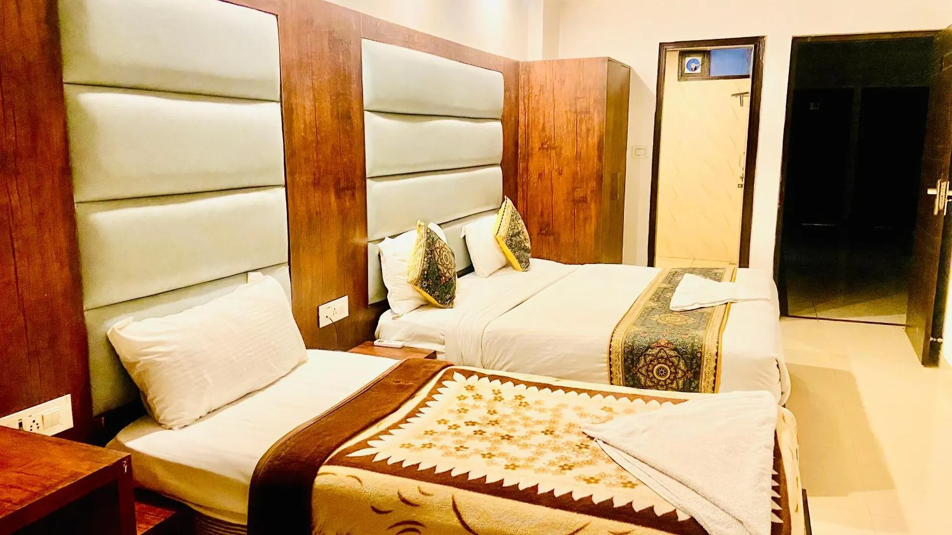 Hotel Ivy Plaza New Delhi