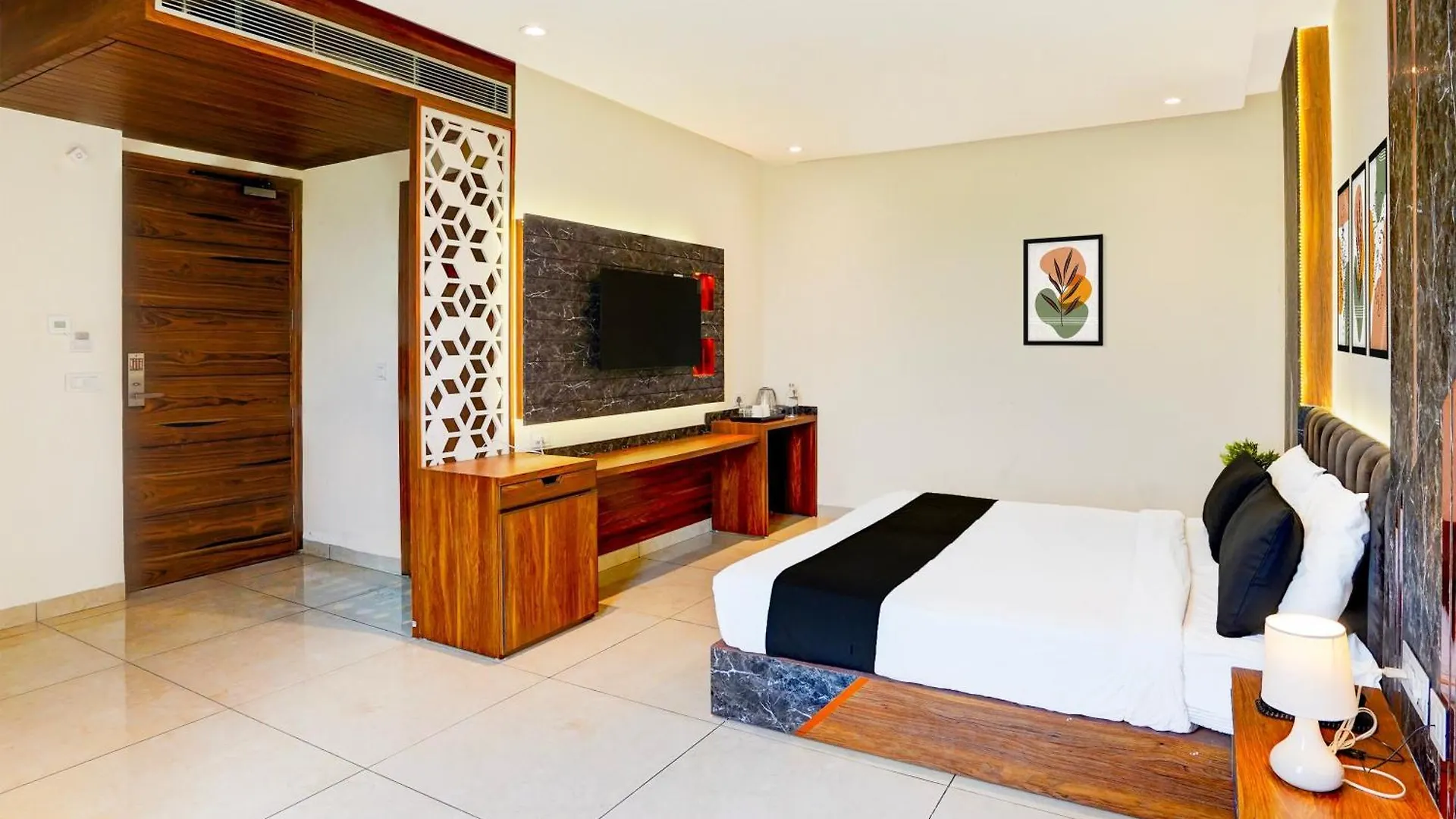 Hotel Ivy Plaza New Delhi